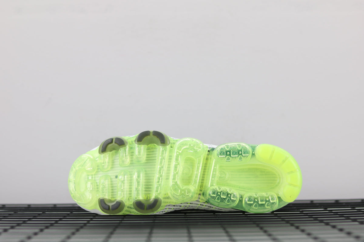 Nike Air VaporMax Flyknit 3 AJ6900-100 Trainers - product image from the listing.