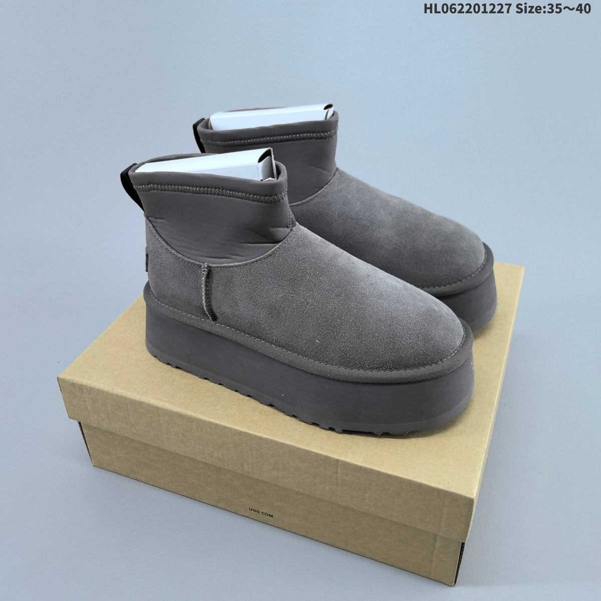 Women's UGG Classic Mini Platform Boot - product image from the listing.