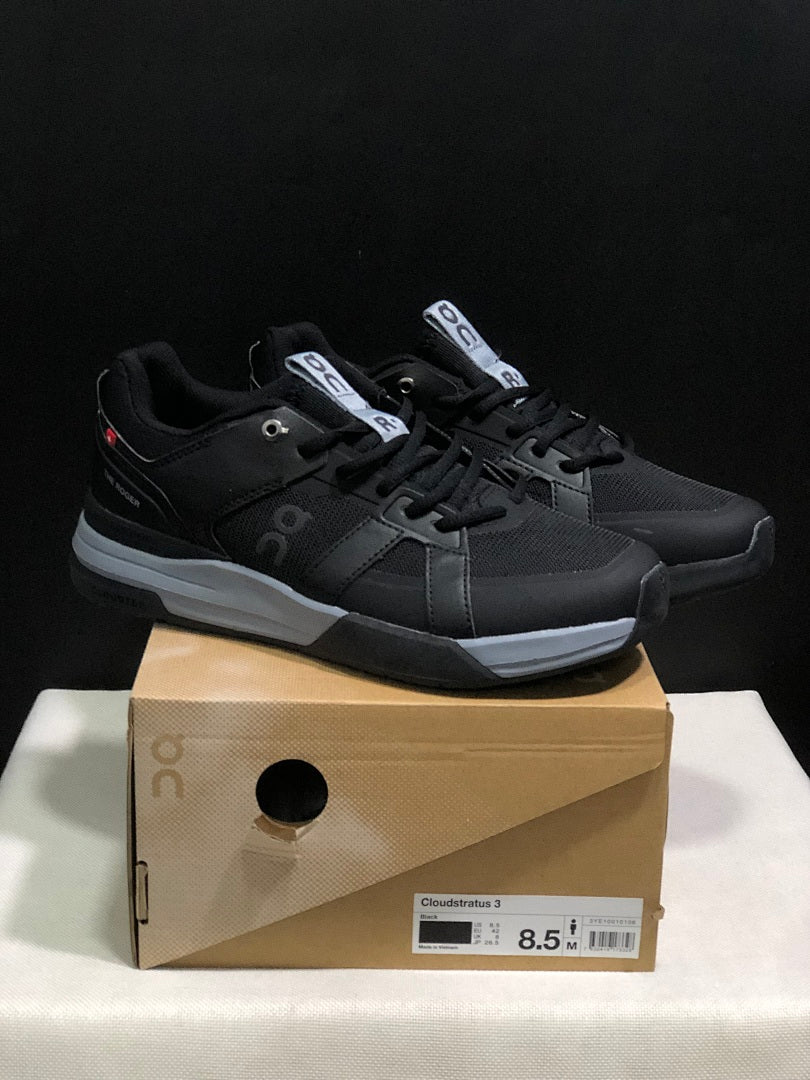On The Roger Clubhouse Pro Sneakers in Black - product image from the listing.
