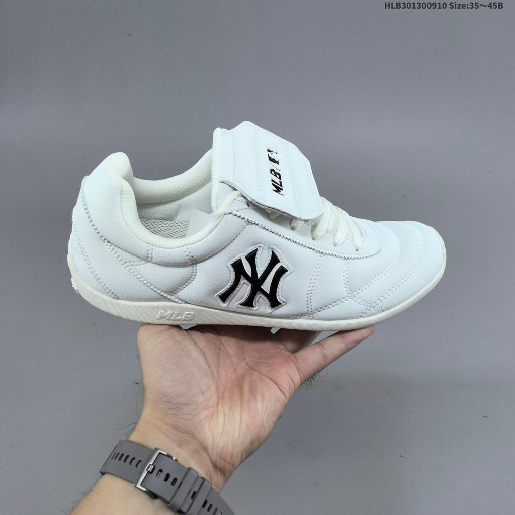 MLB New York Yankees Low-Profile Casual Trainers - product image from the listing.