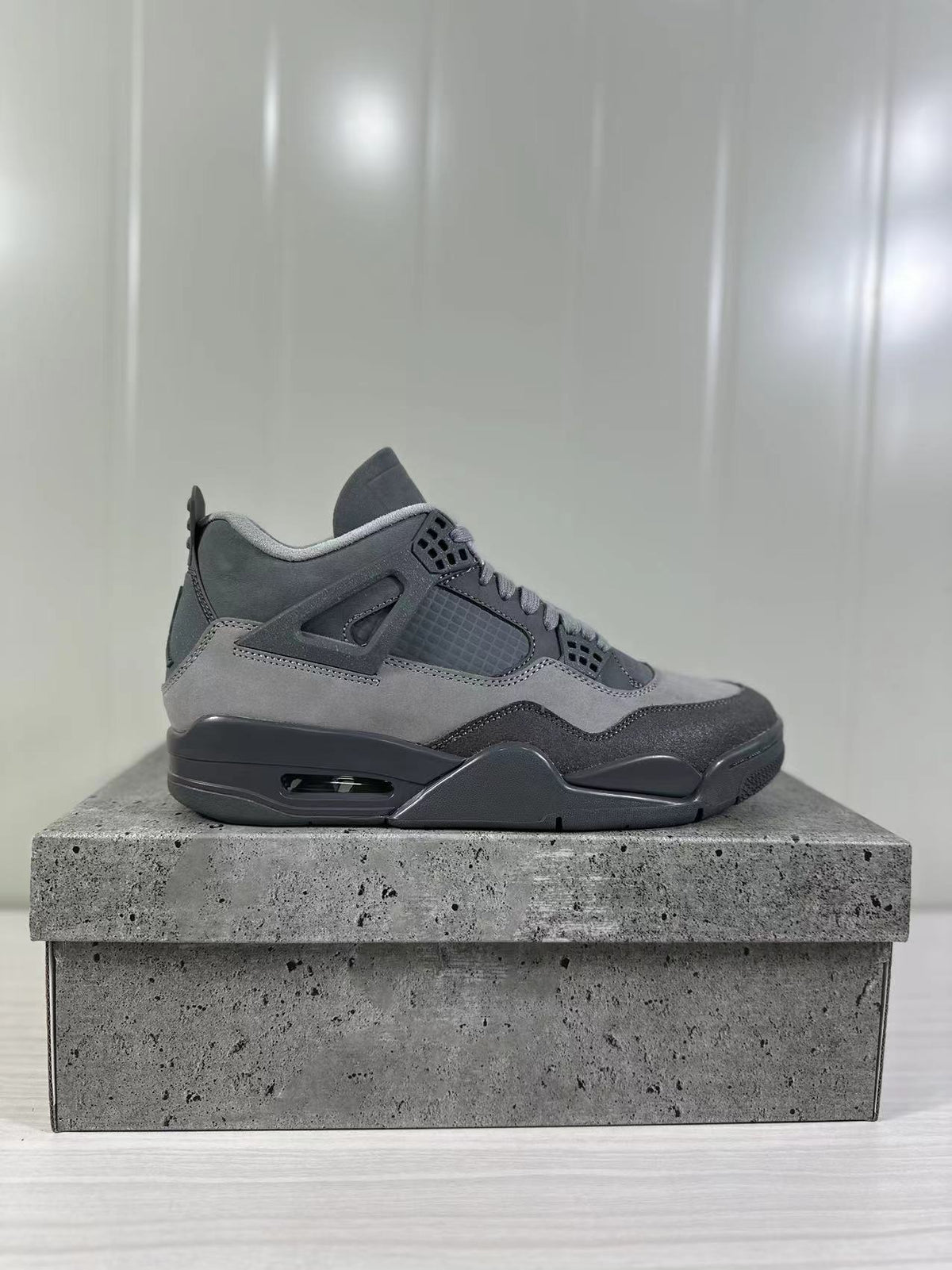 Air Jordan 4 Retro SE Paris Olympics Grey FQ7928-001 - product image from the listing.