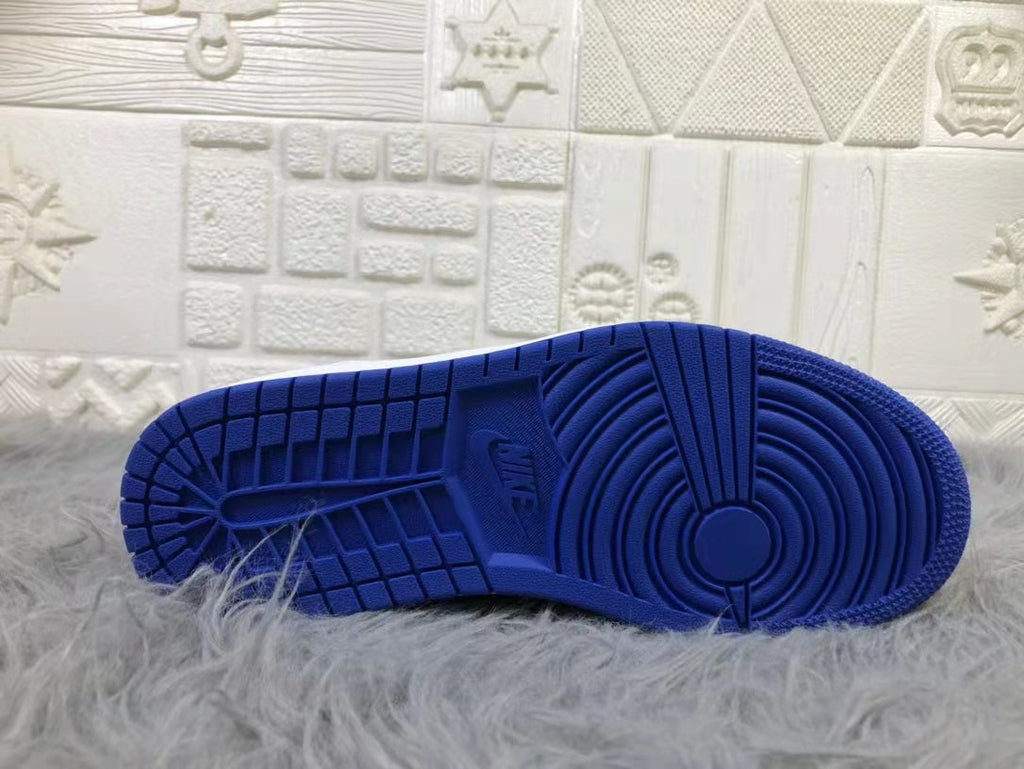 Jordan Air Mid A-J-1 Kentucky White Blue B62-104 Trainers - product image from the listing.