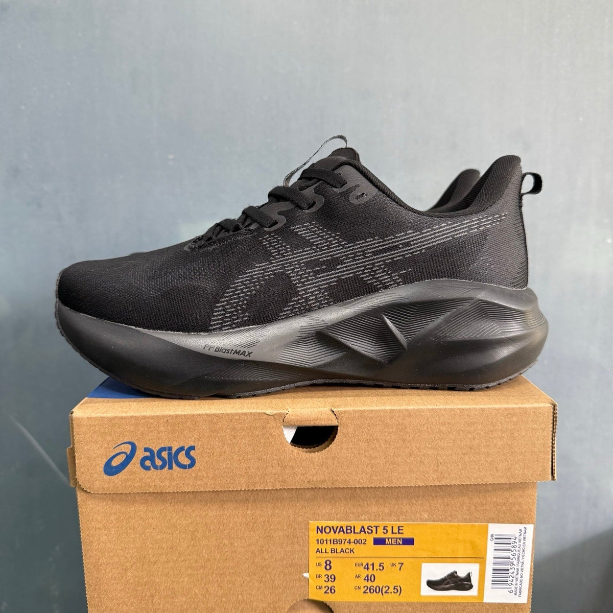 ASICS NOVABLAST 5 LE Running Shoes in Black - product image from the listing.