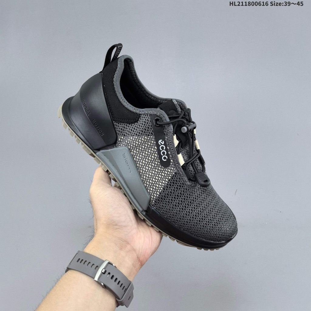Men's ECCO Biom 2.0 Gray Low-Top Sneakers - product image from the listing.
