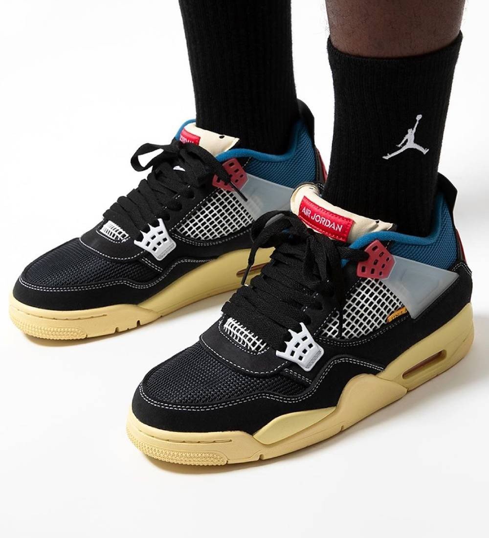 Union Off Noir - Jordan 4 Retro - product image from the listing.