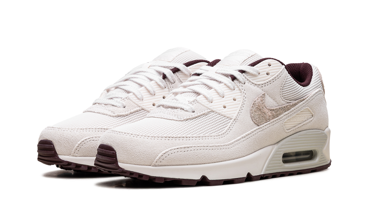 "Sail Burgundy Crush" Air Max 90 PRM HQ1712 001 - product image from the listing.
