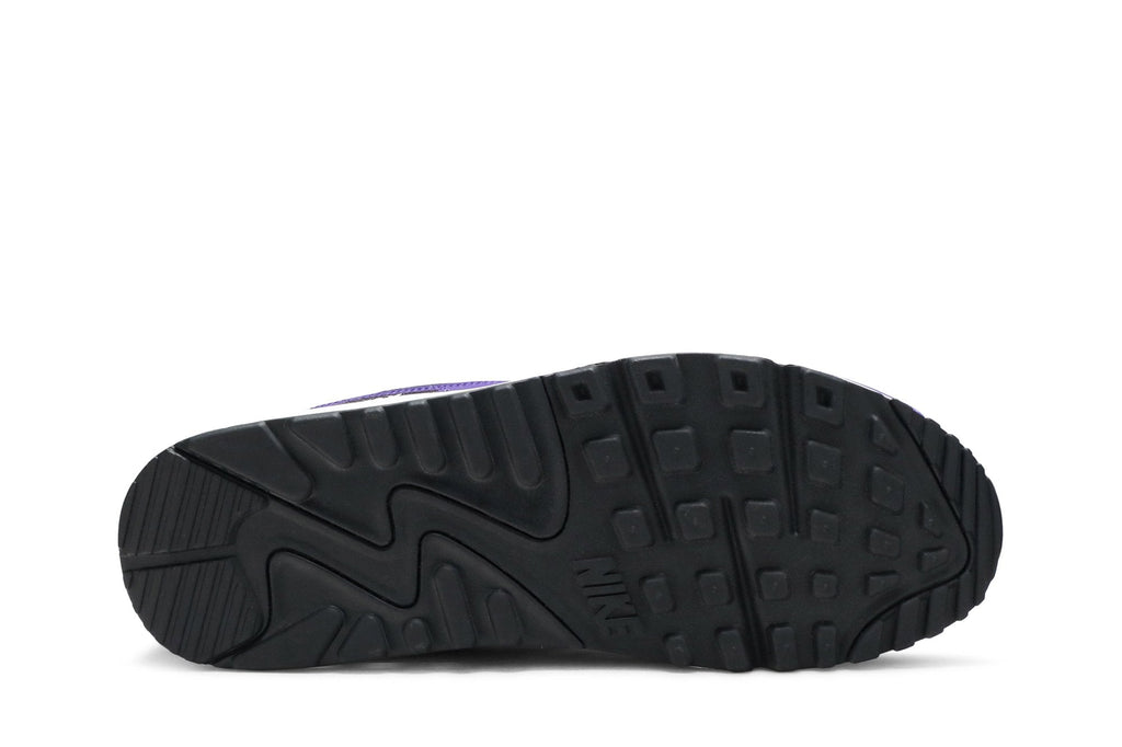 Nike Air Max 90 Essential in Jade - product image from the listing.
