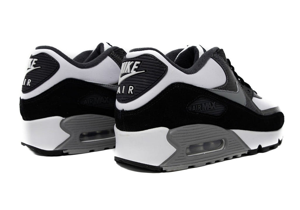 Python - Nike Air Max 90 Retro - product image from the listing.