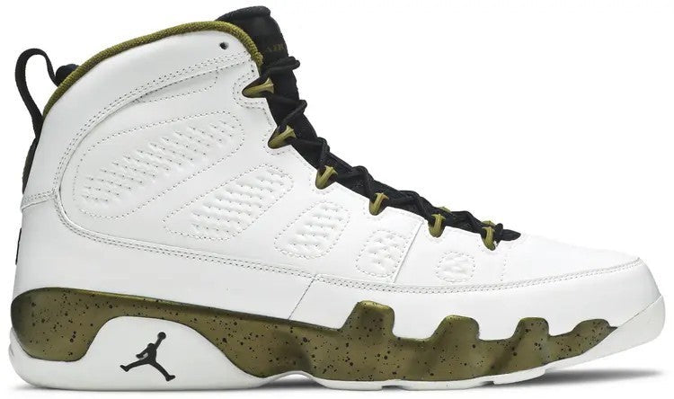 Air Jordan 9 Retro Statue - Size 9.5 - product image from the listing.